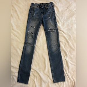 Hollister high rise ripped jeans size 3R